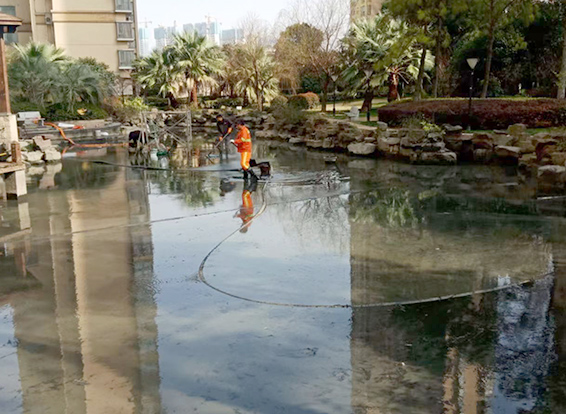 和田市景观池淤泥清理