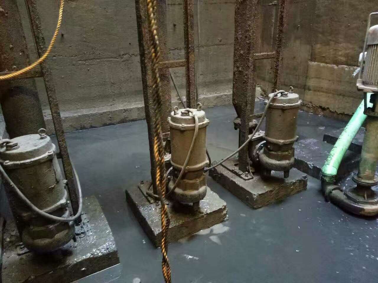 和田市污水池清理